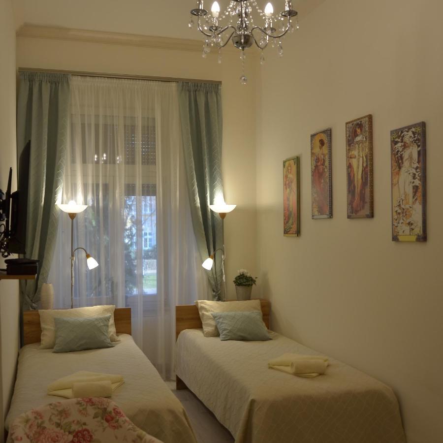 Elegant Apartman Eger Extérieur photo