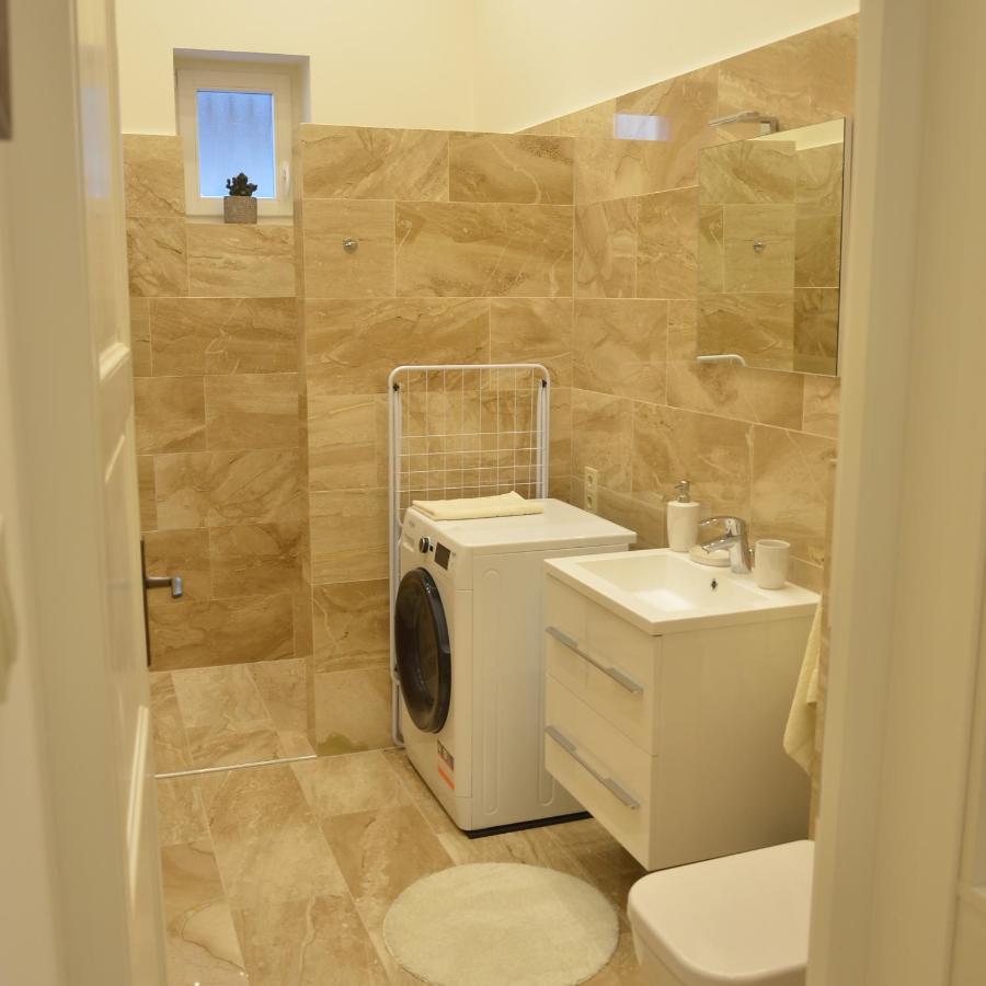 Elegant Apartman Eger Extérieur photo