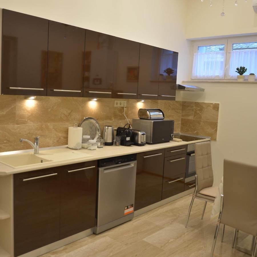 Elegant Apartman Eger Extérieur photo